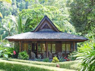 Minahasa Lagoon Hotel Tanahwangko Exterior photo